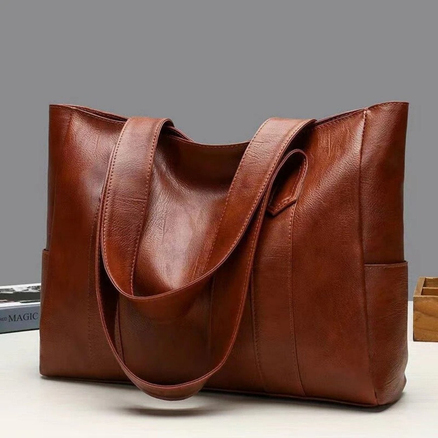 Retro Women’s Shoulder Bag Perfect for Daily Use - Image 3